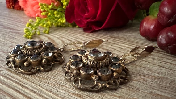 Vintage 10k Gold Paste Stone Floral Drop Earrings - image 5