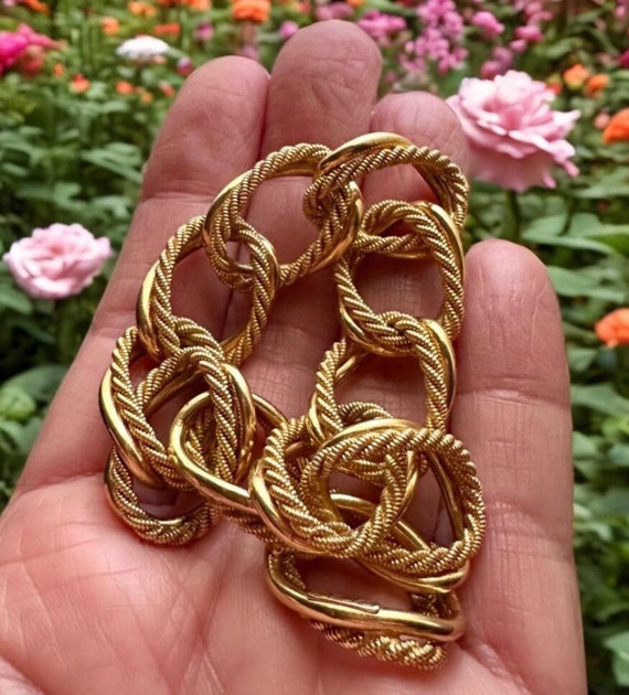 Gorgeous 18k gold bracelet