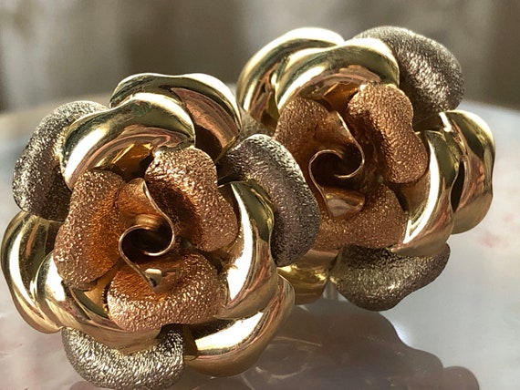 Vintage textured flower earrings - image 2