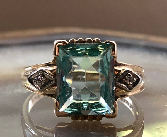 Gorgeous vintage green emerald cut ring