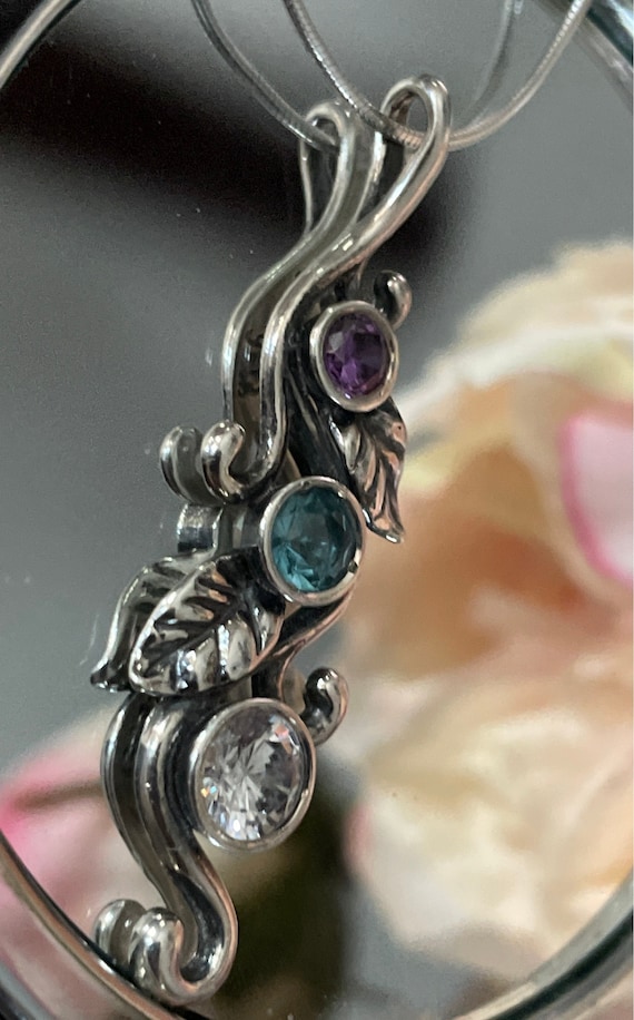 Gorgeous sterling silver gemstone pendant and cha… - image 4
