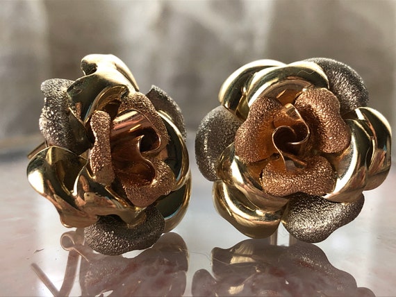 Vintage textured flower earrings - image 1