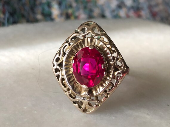 Victorian-Art Deco 10k Gold Ring with Vibrant Red… - image 5