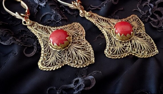 Vintage red coral gold earrings - image 5