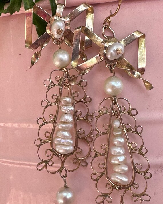 Vintage long filigree and pearl earrings - image 4