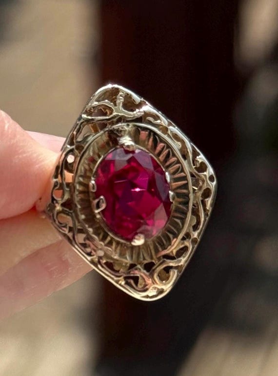 Victorian-Art Deco 10k Gold Ring with Vibrant Red… - image 9