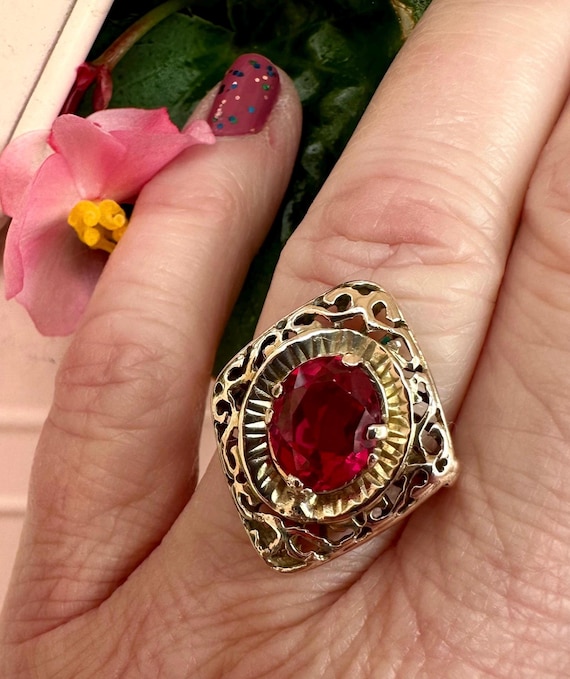 Victorian-Art Deco 10k Gold Ring with Vibrant Red… - image 4