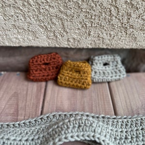 Gehäkelte Handtasche für Fashion Dolls in Herbstfarben | BJD Puppenhandtasche in Häkeloptik
