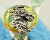 Two turtles Olive Speer, bong poker