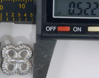 Love Knot button. "Knot now I have a head ache",  "Don't tie up me up"