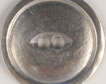 large Common 2-hole pewter button with rim - #116