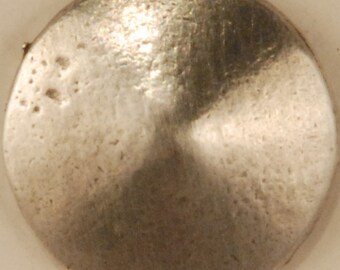 BU-112 Plain cone button 9/16