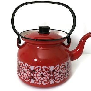 FINEL Kaj Franck Red Enamel Tea Pot Punahilkka, 1960s Mid Century RED Enamel Teapot Kettle, Red White Kitchen Decor