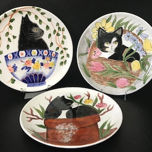 Plato decorativo de gato, adorable plato de cerámica para pared con gatitos, plato vintage único pintado a mano.