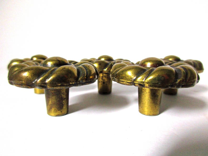Vintage Brass Hardware Flower Knobs 1-12 Furniture Knobs FREE SHIPPING Set 5 Brass Cabinets Knobs Keeler Brass Knobs Pulls N5078