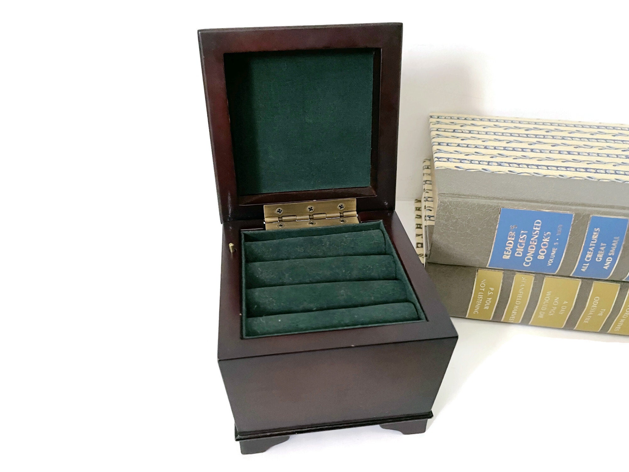 The Bombay company ショーケース The Bombay company ショーケース