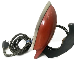 Sunny Suzy Toy Iron, 1950s Mid Century Toy Play Iron, Let&#39;s Play House