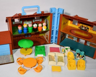Vintage Fisher Price Little People Brown Tudor 952 Set Complete Plus More 0324!!