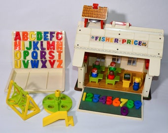 Vintage Fisher Price Little People Play Family School House 923 Complete 1123!!!
