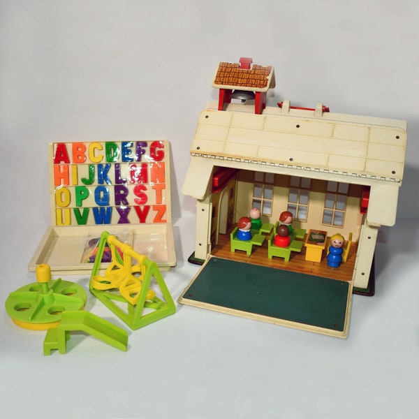 Vintage Fisher Price Little People Play Family School House 923 Complete 0424!!!