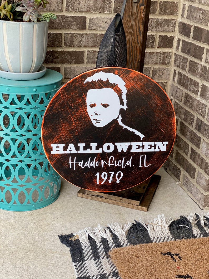 Haddonfield Lettering Michael Myers Halloween Door Hanger: the Boogeyman Welcome Sign - Etsy