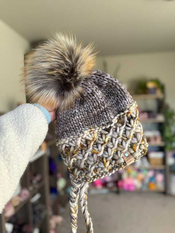 Luxury Adult Winter Crush Chapeau in Gold and Sombras  display picture 2