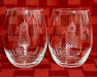 Pineapple- Etched Glasses - Hospitality - Gifts - Customize Initials