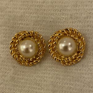 Vintage Gold Plated Pearl Stud Earrings, Vintage Pearl Studs, Vintage Gold Earrings