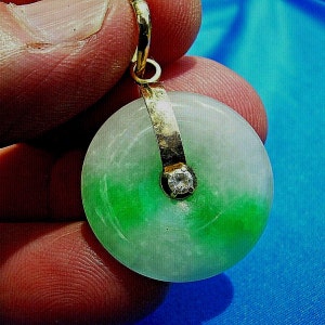 Vintage Jade Diamond 18k Gold Pendant: Green White Disc Medallion