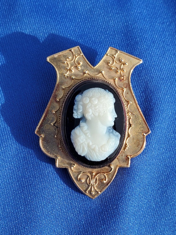 Special Elegant Victorian Memory Locket Brooch An… - image 3
