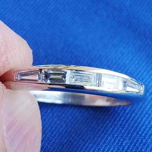 EARTH MINED Diamond Platinum Wedding Band. Vintage Natural Diamond Baguette Art Deco Solid Platinum Stacking Wedding Ring