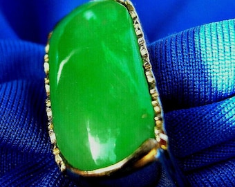 Original EARTH MINED Real Jadeite JADE Vintage Art Deco Solid 18K Gold Ring. Natural Genuine Green Jade 18K Gold Band Size 8.25 Luck Fortune