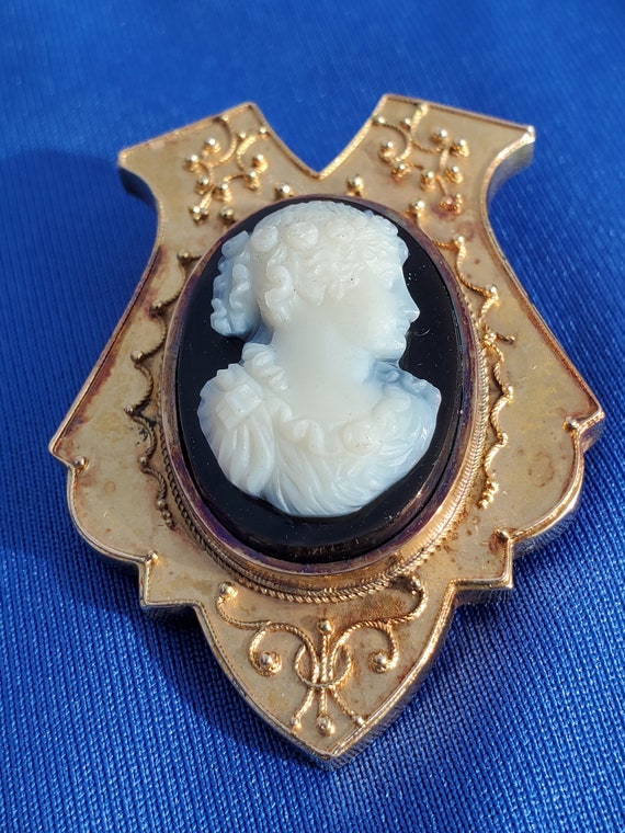 Special Elegant Victorian Memory Locket Brooch An… - image 1