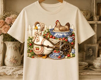 Maglietta Strawberry Goose, maglietta Cottagecore Farmhouse, maglietta Blue Willow China, regalo Grandmacore Vintage Kitchen per donne, Porch Goose Bella
