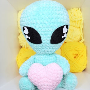 Cosmo The Alien Crochet Pattern imagem 4