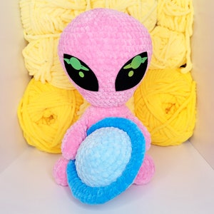 Cosmo The Alien Crochet Pattern imagem 3