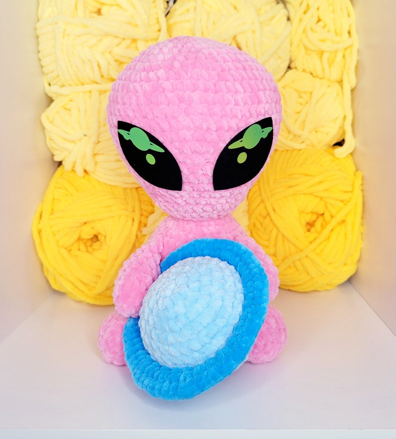 Cosmo The Alien Crochet Pattern imagem 3