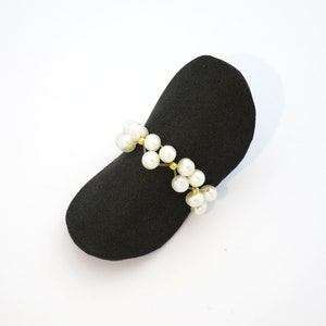 Bague élastique avec perles de cultures blanches et perles d'orée image 1