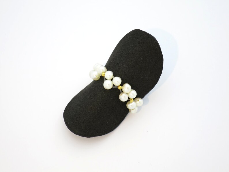 Bague élastique avec perles de cultures blanches et perles d'orée image 1