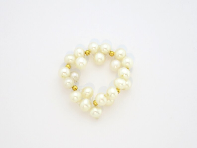Bague élastique avec perles de cultures blanches et perles d'orée image 3