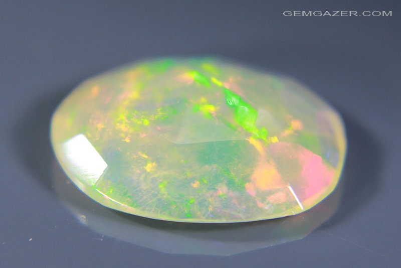 Opale D'Éthiopie Naturelle Cabochon 3,22 Carats - Multicolore, Transparente, Neuf Avec étiquettes