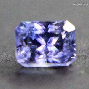 Blue sapphire, faceted, Sri Lanka. 0.67 carat.