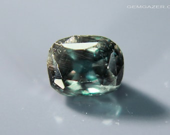 Colour change Garnet, blue-green to red, faceted, Tanzania. 0.46 carat.