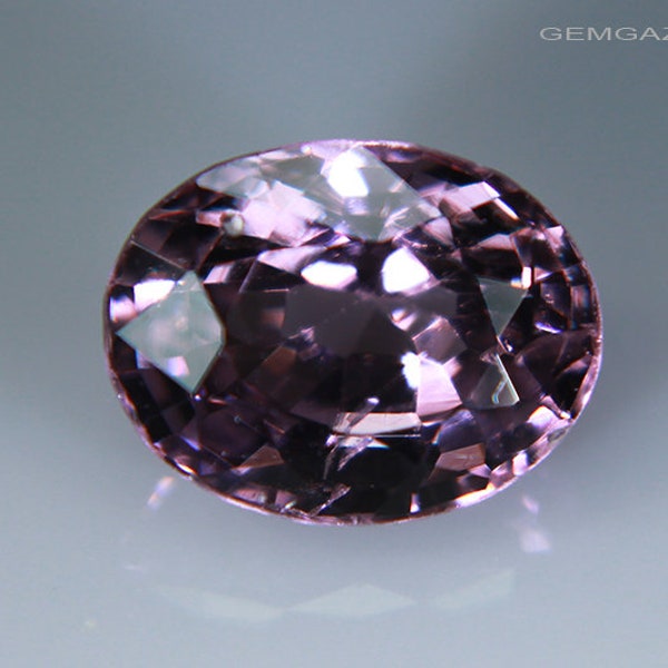 Spinel, roze-paars gefacetteerd, Myanmar. 1,33 karaat.