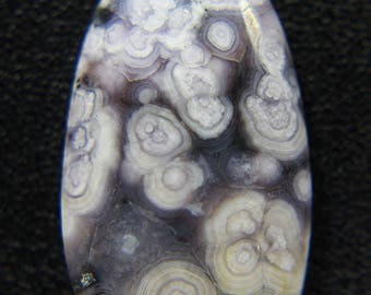 Luna Agate cabochon, Mexico. 15.94 carats.