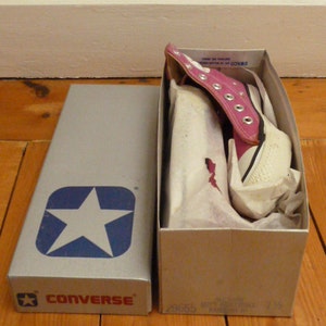 Converse années 1980 vintage, RASPBERRY hi-top, taille US1.5, NOS, deadstock in box image 5