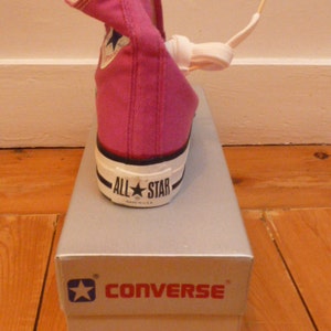 Converse années 1980 vintage, RASPBERRY hi-top, taille US1.5, NOS, deadstock in box image 2