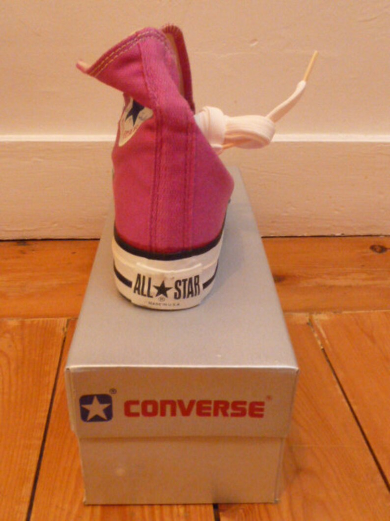 Converse années 1980 vintage, RASPBERRY hi-top, taille US1.5, NOS, deadstock in box image 2