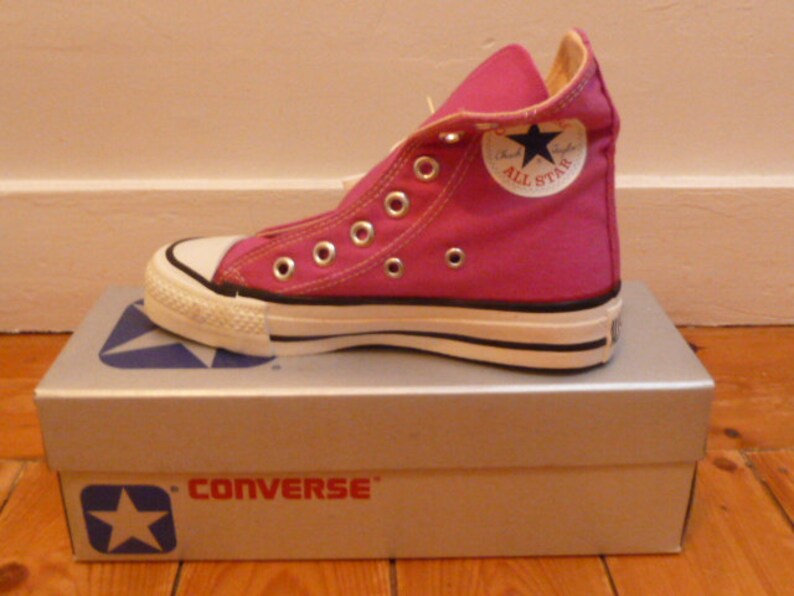 Converse années 1980 vintage, RASPBERRY hi-top, taille US1.5, NOS, deadstock in box image 1