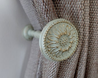 Vintage White/Old Ivory 'Camomile' Metal Curtain Holdback – 120mm Tieback, Pullback, Drapery Holder, Curtain Tie (PACK OF 1)